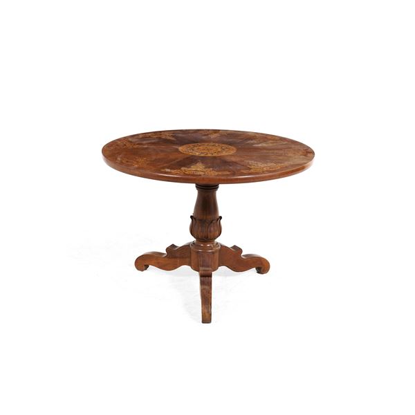 Tavolo tondo in legno con piano intarsiato