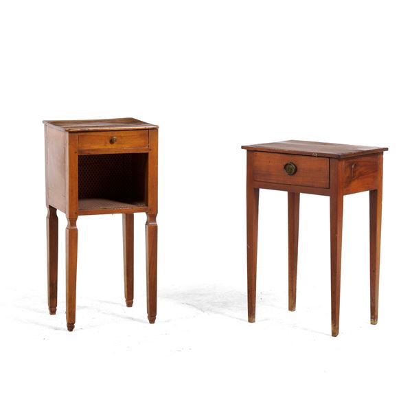 lLotto composto da un tavolino  con cassetto e un comodino a un cassetto