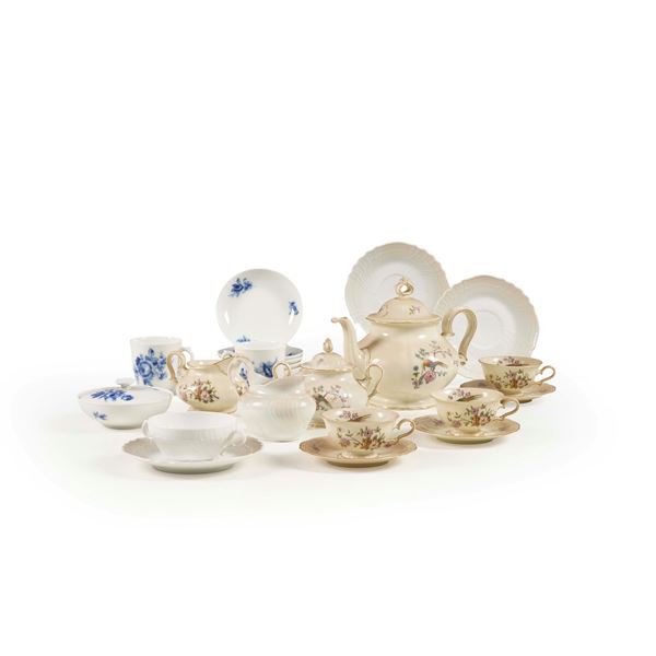 Miscellanea di elementi di servizi da tè