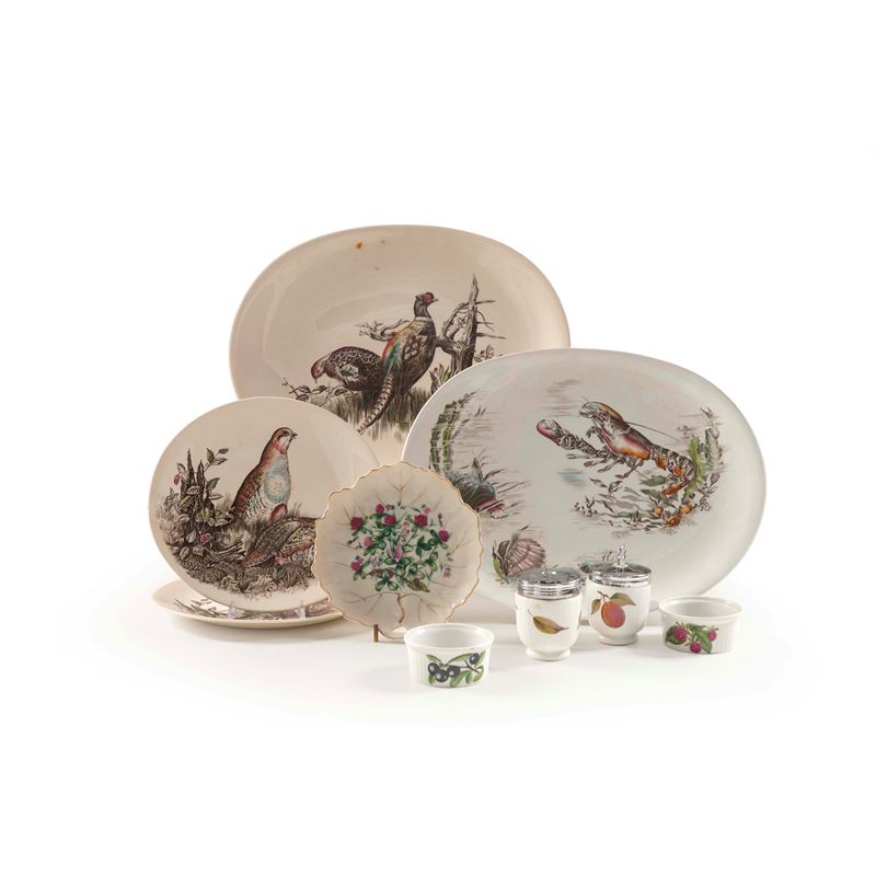 Miscellanea di oggetti in ceramica con foggia e decori diversi  - Asta Antiquariato - Cambi Casa d'Aste