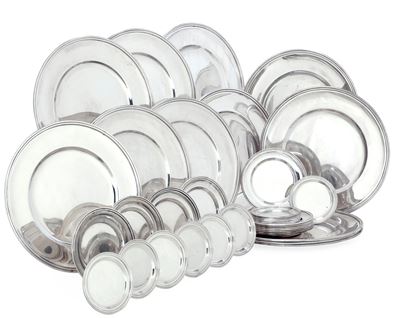 Set Composto da Dodici Piatti, 12 Piattini da Pane e 12 Sottobicchieri. Argenteria Italiana del X...