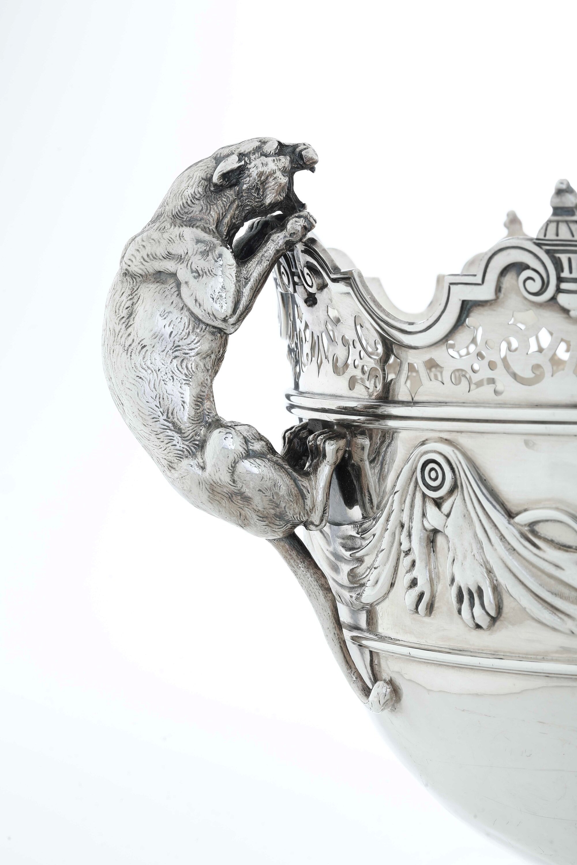Bowl. Londra, 1887. Argentiere Charles Steward Harris