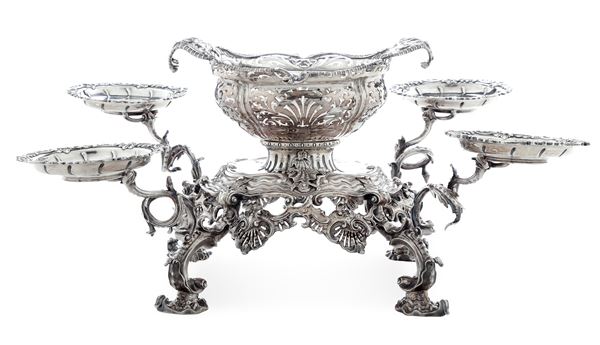 Epergne. Londra, XVIII secolo. Cestini: 1755, argentiere William Cripps Bracci con marchio AP non identificato