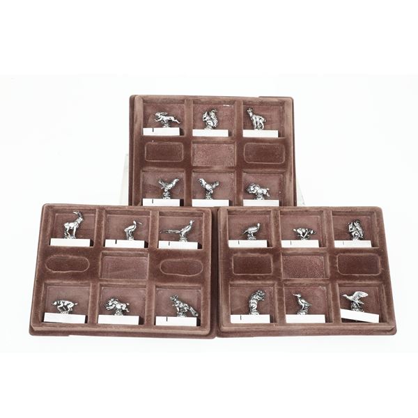 18 segnaposto con animali in metallo argentato. XX secolo<BR>