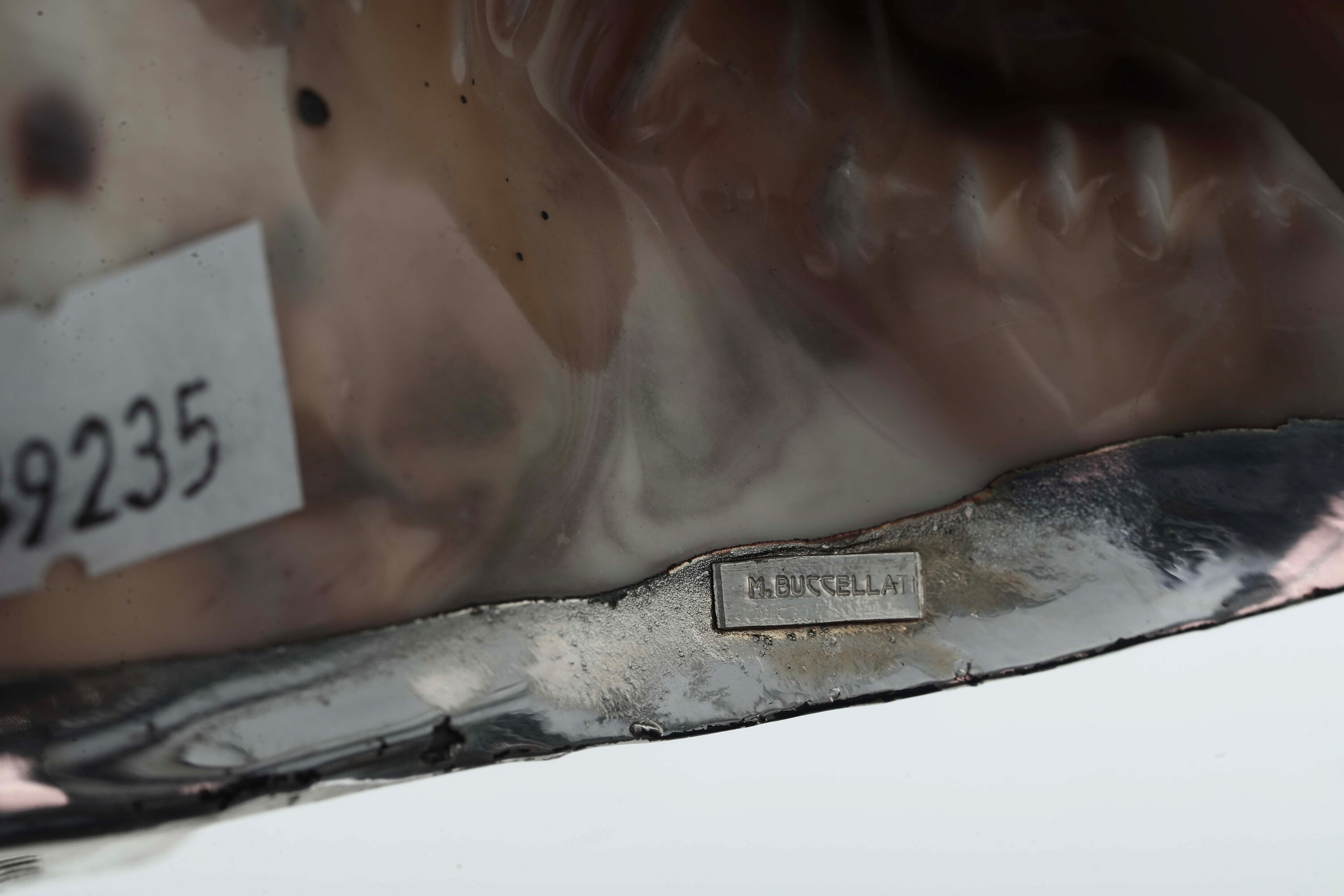 Conchiglia rivestita in argento. Etichetta con firma "M. Buccellati". Italia XX secolo