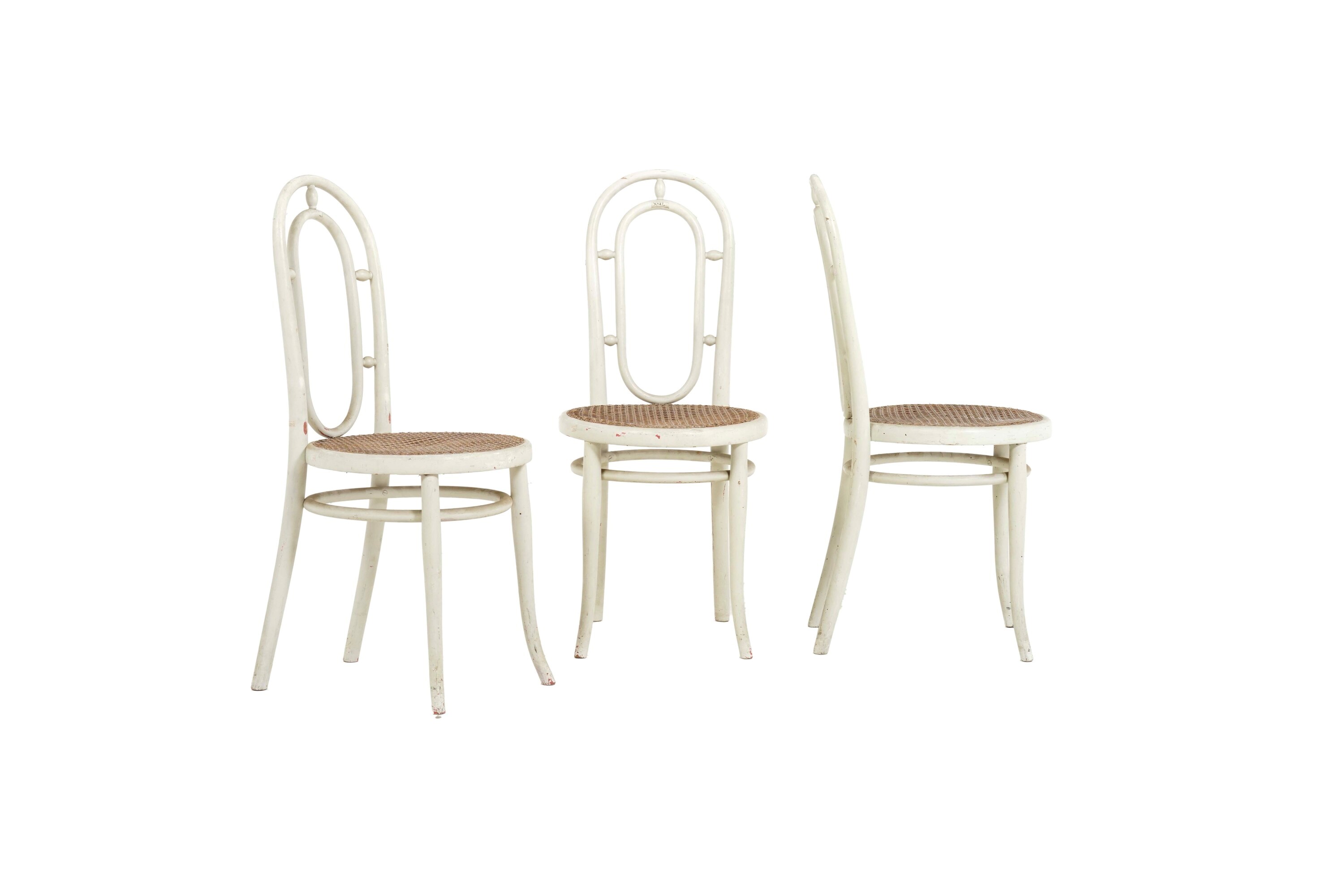 Cinque Sedie Diverse in Legno