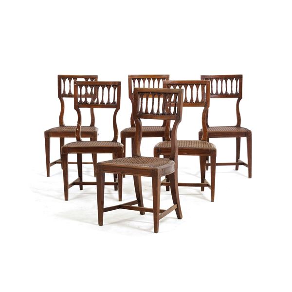 Gruppo di sei sedie in legno intagliato. XIX secolo