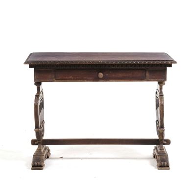 Piccolo Scrittoio in Legno Intagliato, Stile Rinascimentale