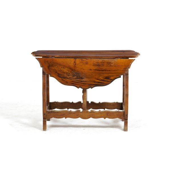 Tavolo in legno ad alette