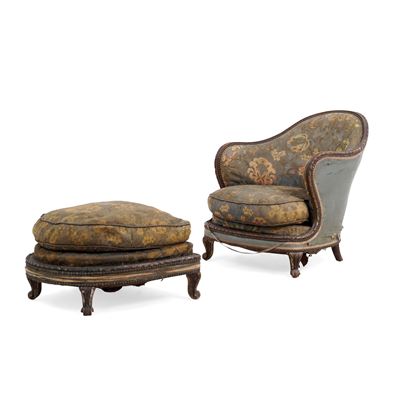 Poltrona con pouf, legno intagliato, Francia, XVIII-XIX secolo