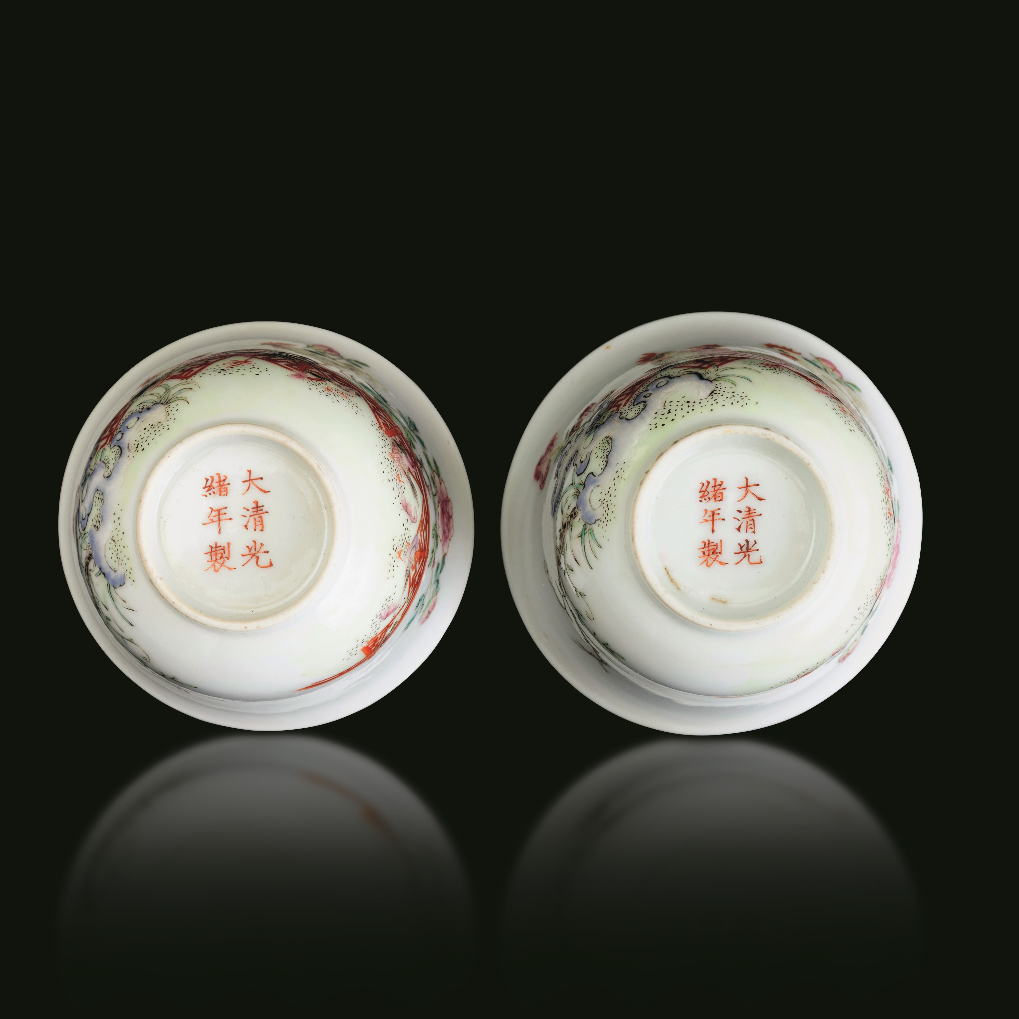 Coppia di Tazzine in Porcellana Raffigurante Galli, Cina, Dinastia Qing, XIX Secolo