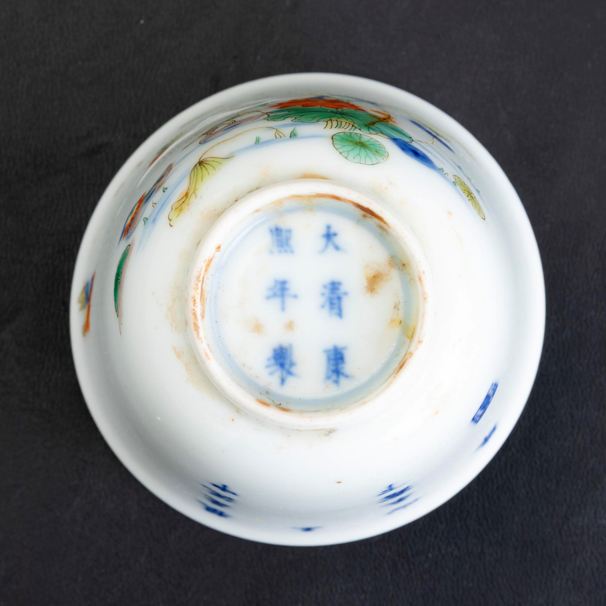 Tazzina in Porcellana Raffigurante Scena Paesaggistica con Iscrizioni, Cina, Dinastia Qing, XIX S...