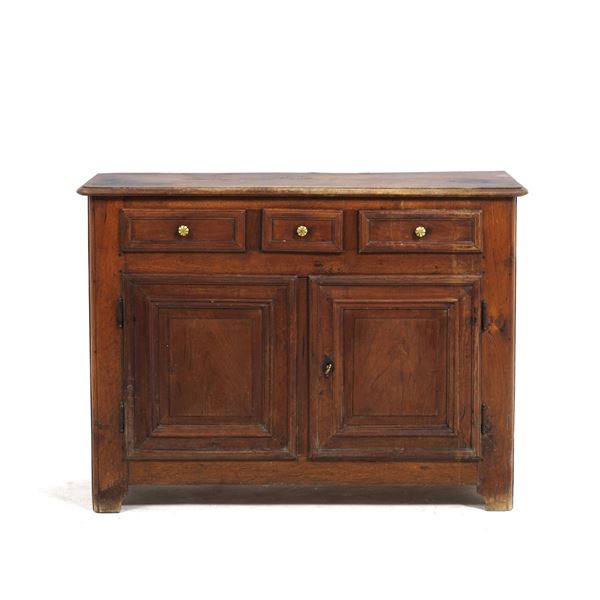 Credenza in legno intagliato