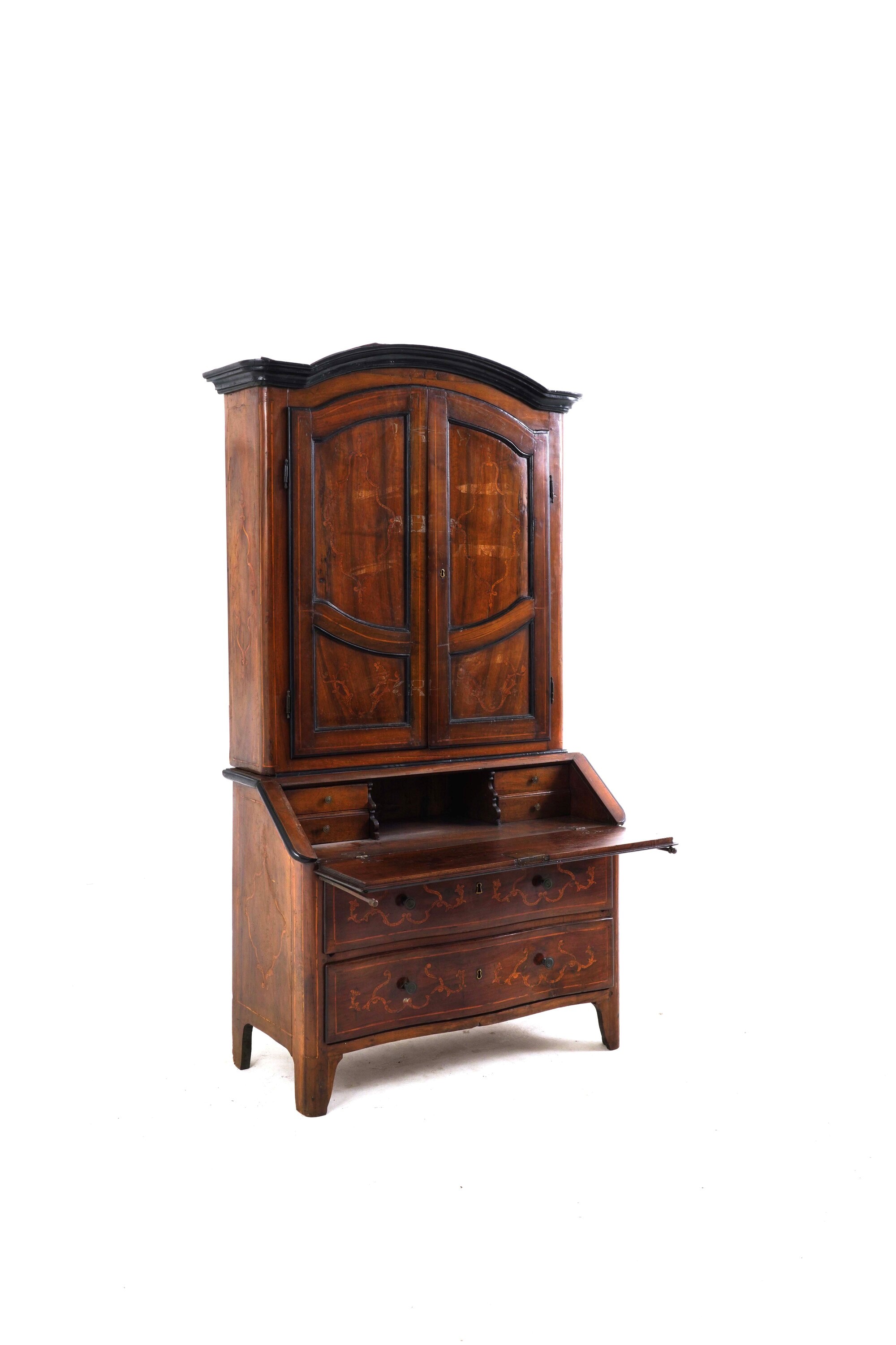 Cassettone con Alzata in Legno Intarsiato. XVIII Secolo