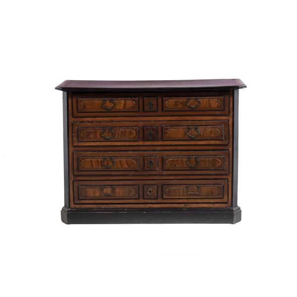 Cassettone parzialmente lastronato. Lombardia, XVII-XVIII secolo