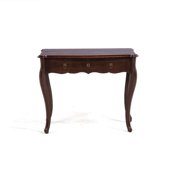 Scrivania da centro in legno. XIX-XX secolo
