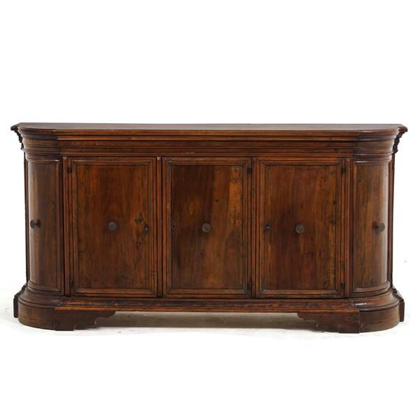 Grande credenza scantonata. Elementi antichi