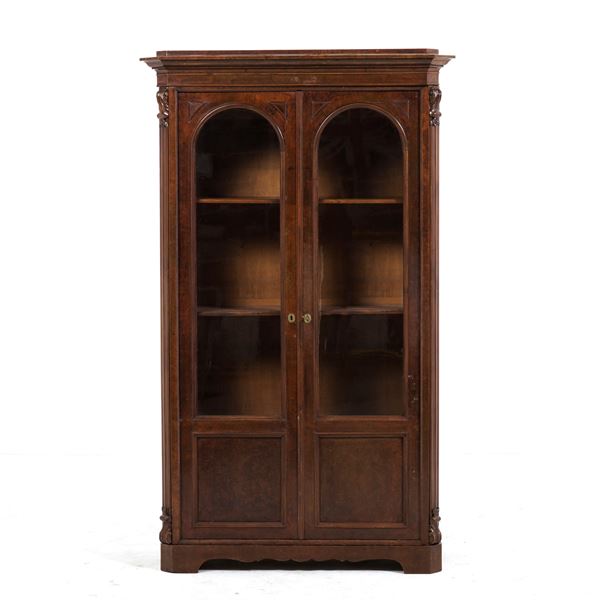 Vetrina in legno intagliato e lastronato. XIX-XX secolo