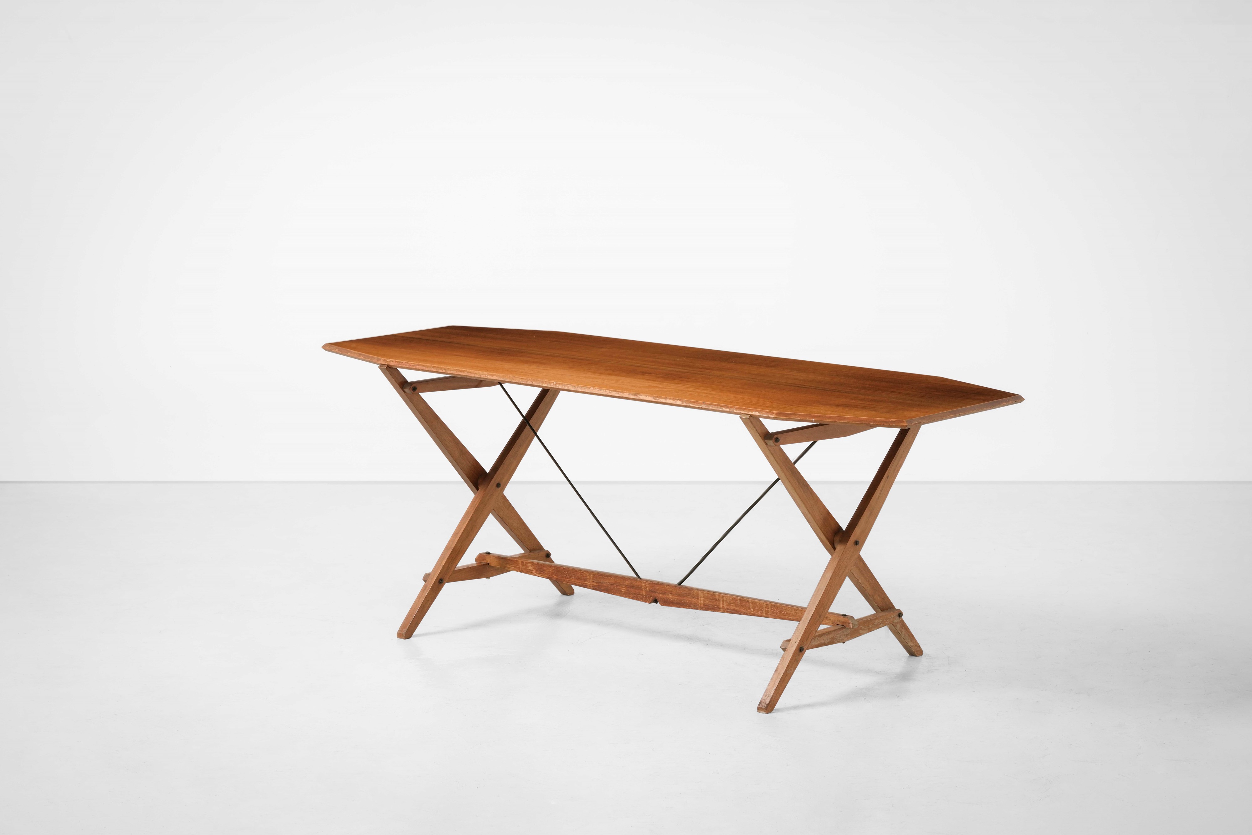 Franco Albini - Tavolo modello Cavalletto LT2, legno e metallo laccato