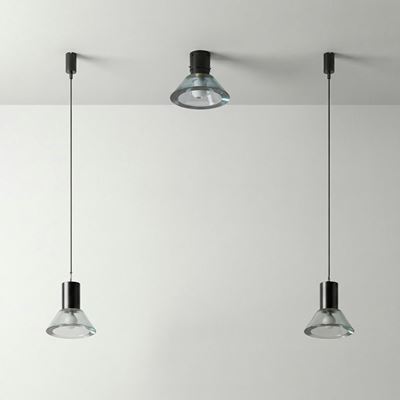 Tre lampade in metallo laccato e vetro colorato