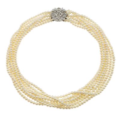 Girocollo a sette fili di perle coltivate, fermaglia in oro bianco 750/1000 con diamanti
