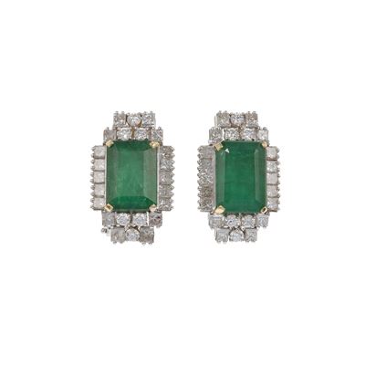 Orecchini con smeraldi e diamanti, montatura in oro bianco e oro giallo 750/1000