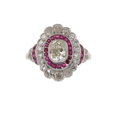 Anello con Diamante Centrale di Vecchio Taglio, Cuscino, di Ct 1.25 Circa e Rubini