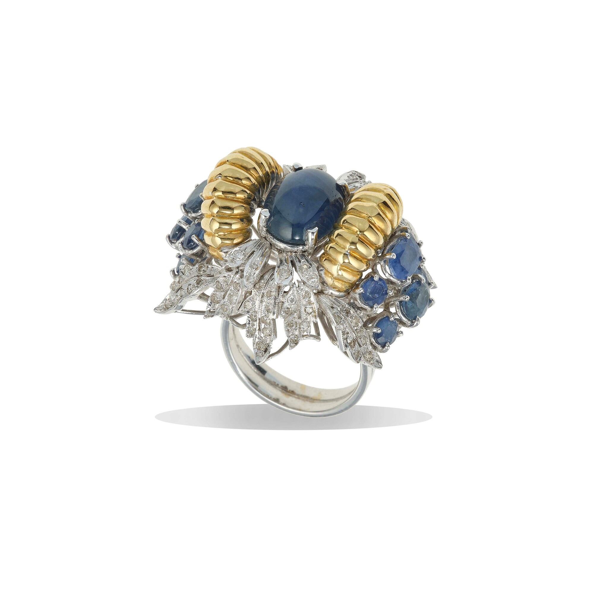 Anello con zaffiri e diamanti, montatura in oro bianco e giallo 750/1000