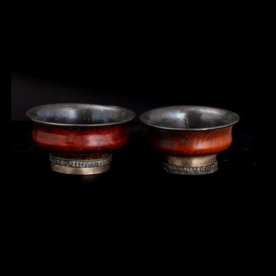 Lotto Composto da Due Ciotole Tibetane in Legn Laccato, Tibet, XIX Secolo