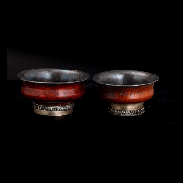 Lotto composto da due ciotole tibetane in legn laccato, Tibet, XIX secolo