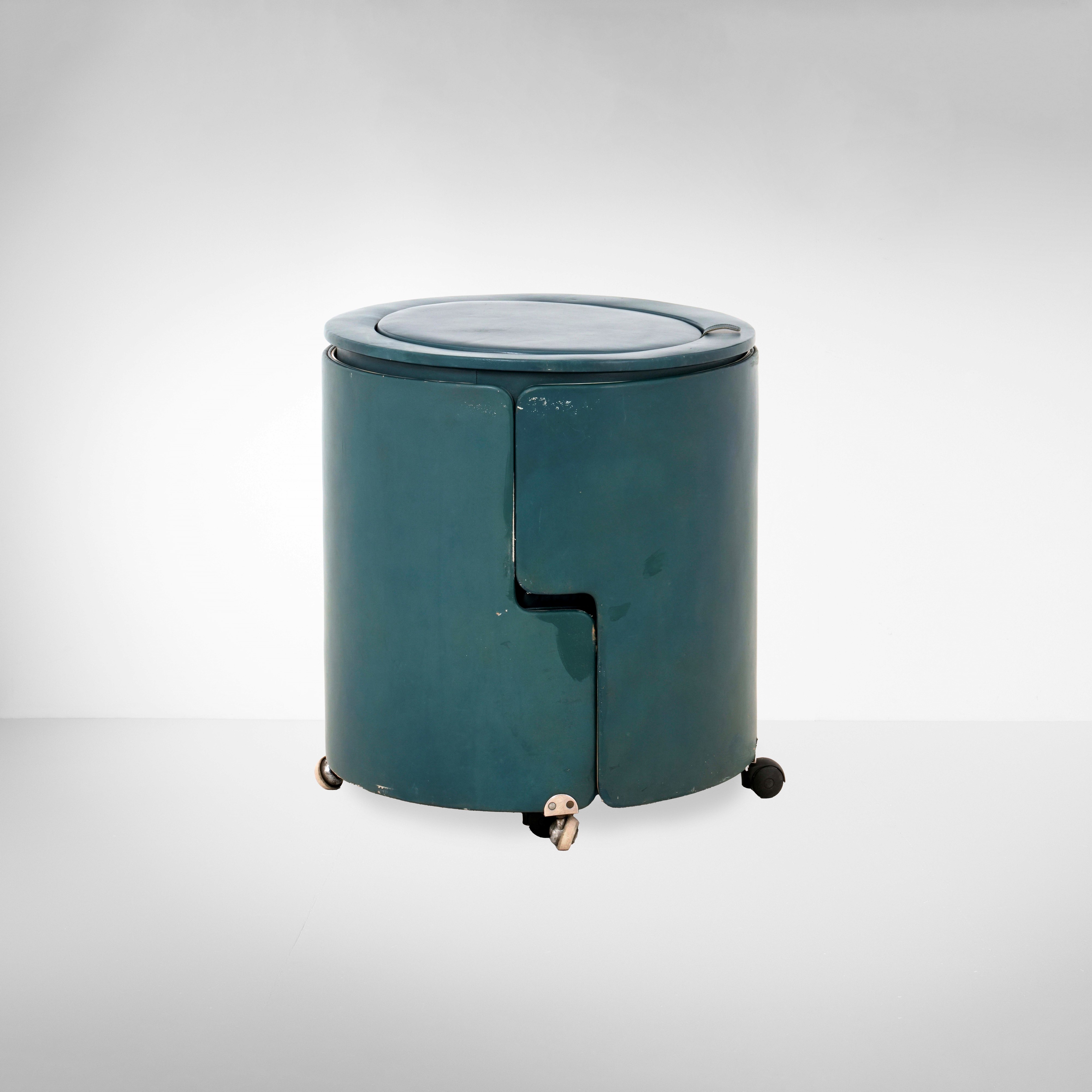 Luigi Massoni - Toilette e poltrona mod. Dilly Dally, legno rivestito in pelle e dettagli in meta...