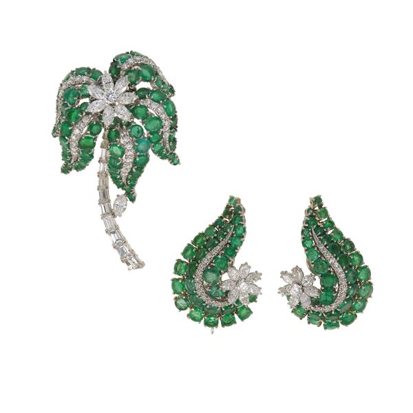 Demi-parure composta da spilla ed orecchini con diamanti e smeraldi