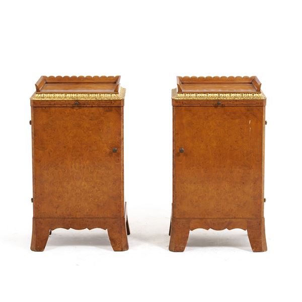 Coppia di comodini in radica. XX secolo