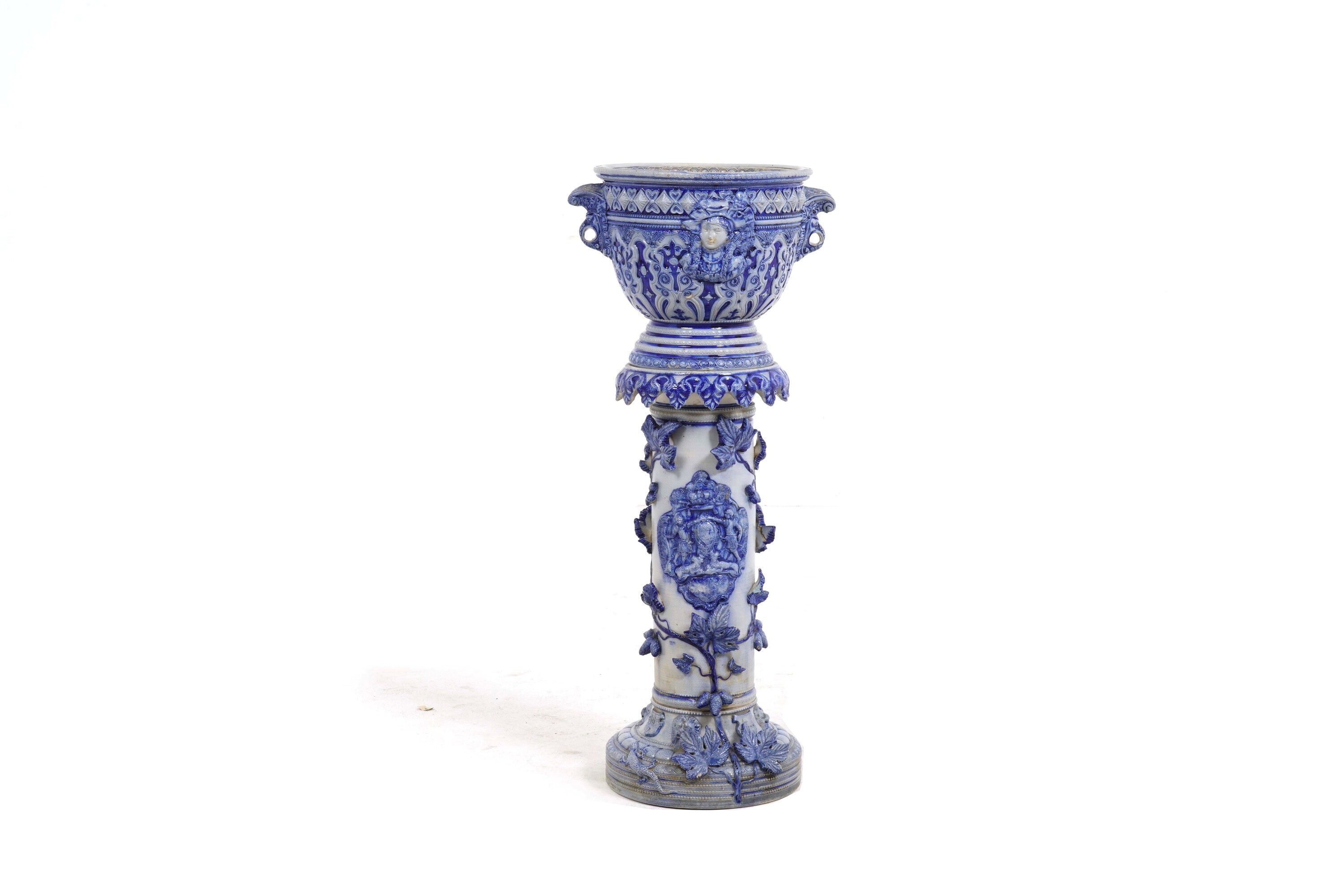 Cachepot su Colonna in Maiolica. XX Secolo
