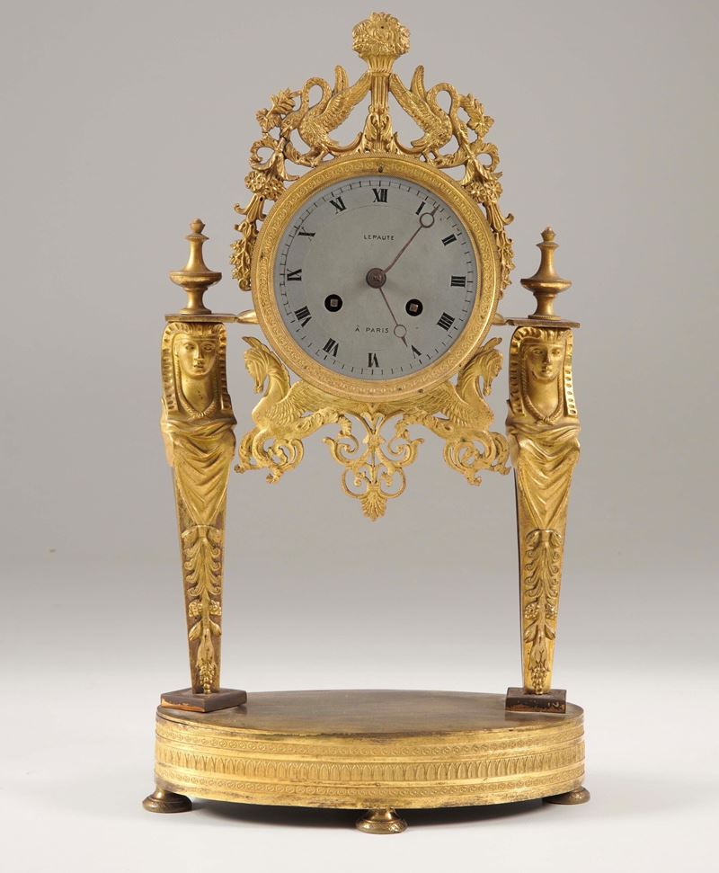 Pendola Impero da appoggio in bronzo dorato, Lepaute a Paris XIX secolo  - Asta Antiquariato - Cambi Casa d'Aste