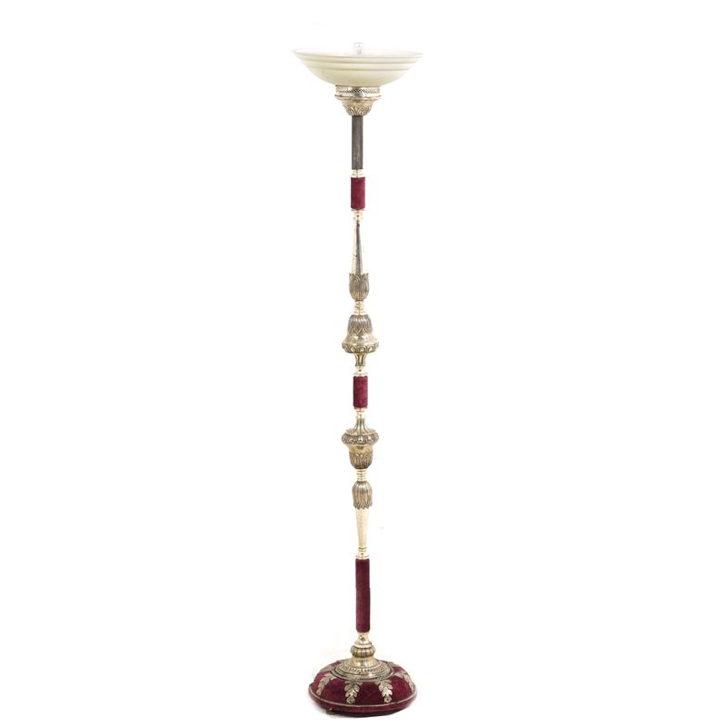 Lampada da terra in metallo tornito. XX secolo  - Asta Antiquariato - Cambi Casa d'Aste