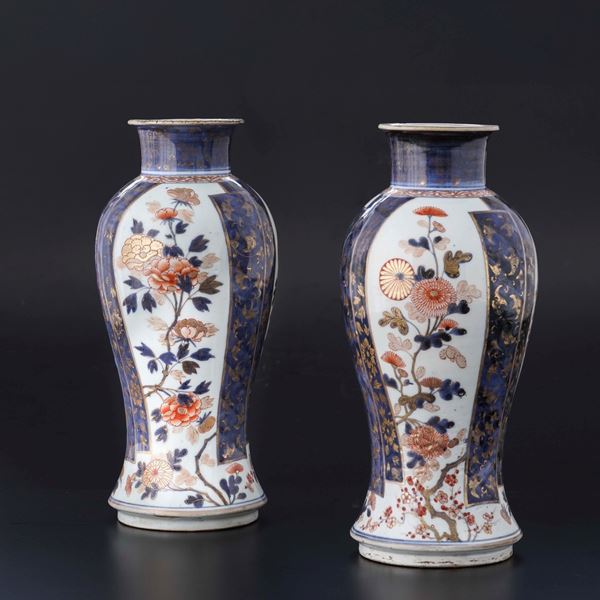 Coppia di vasi in porcellana, arte orientale del XIX secolo