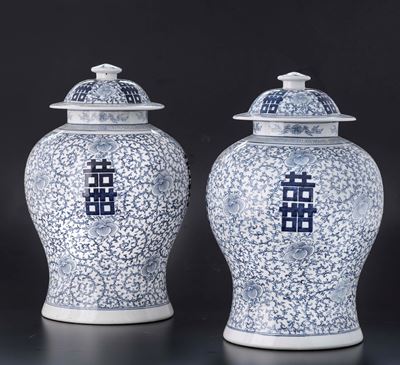 Coppia di Potiches in Porcellana. Cina XX Secolo