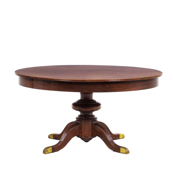 Tavolo da pranzo allungabile. XIX-XX secolo