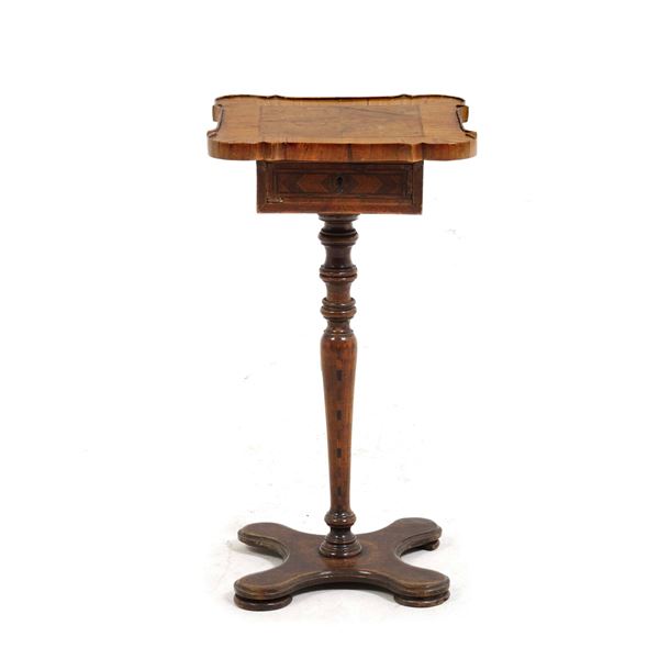 Tavolino da salotto. XIX secolo