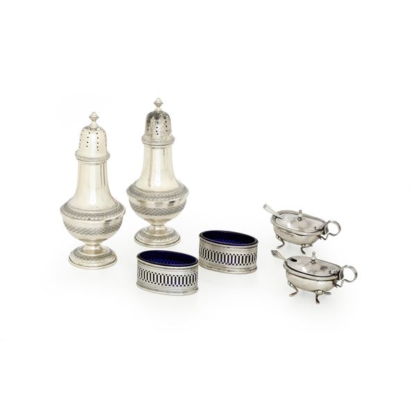 Copia spargi zucchero, copia di saline in argento e coppia di saliere con vetro blu cobalto. Varie argenterie del XX secolo