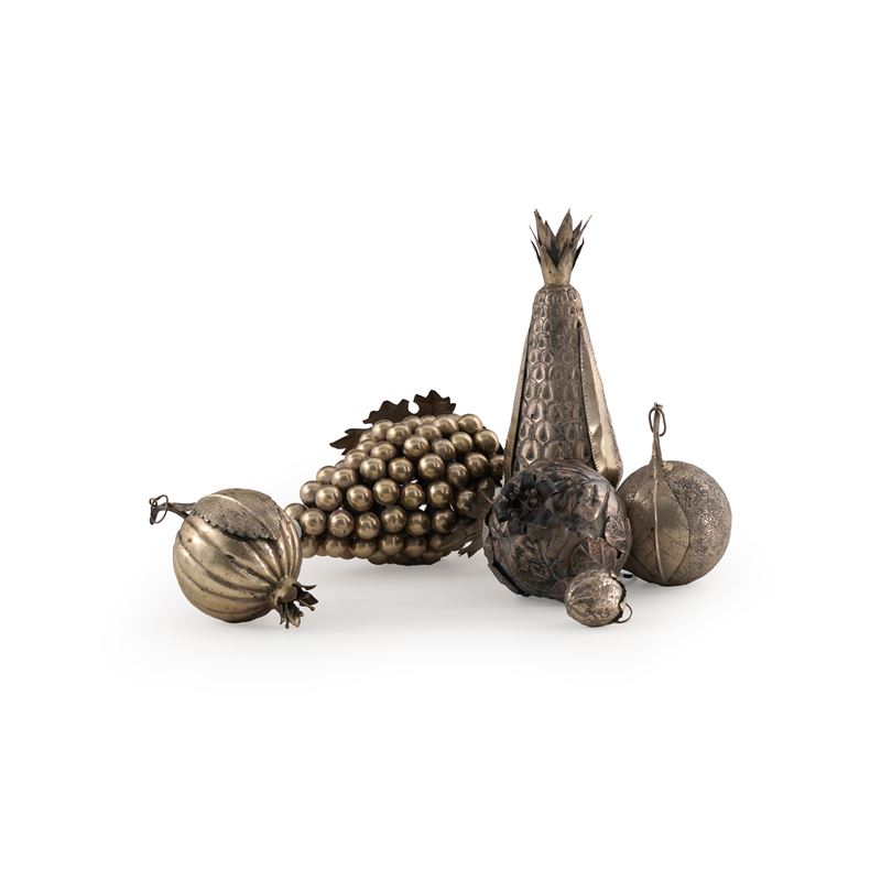Lotto di frutta in metallo argentato  - Auction Silverware, Icons and Art Objects - Cambi Casa d'Aste