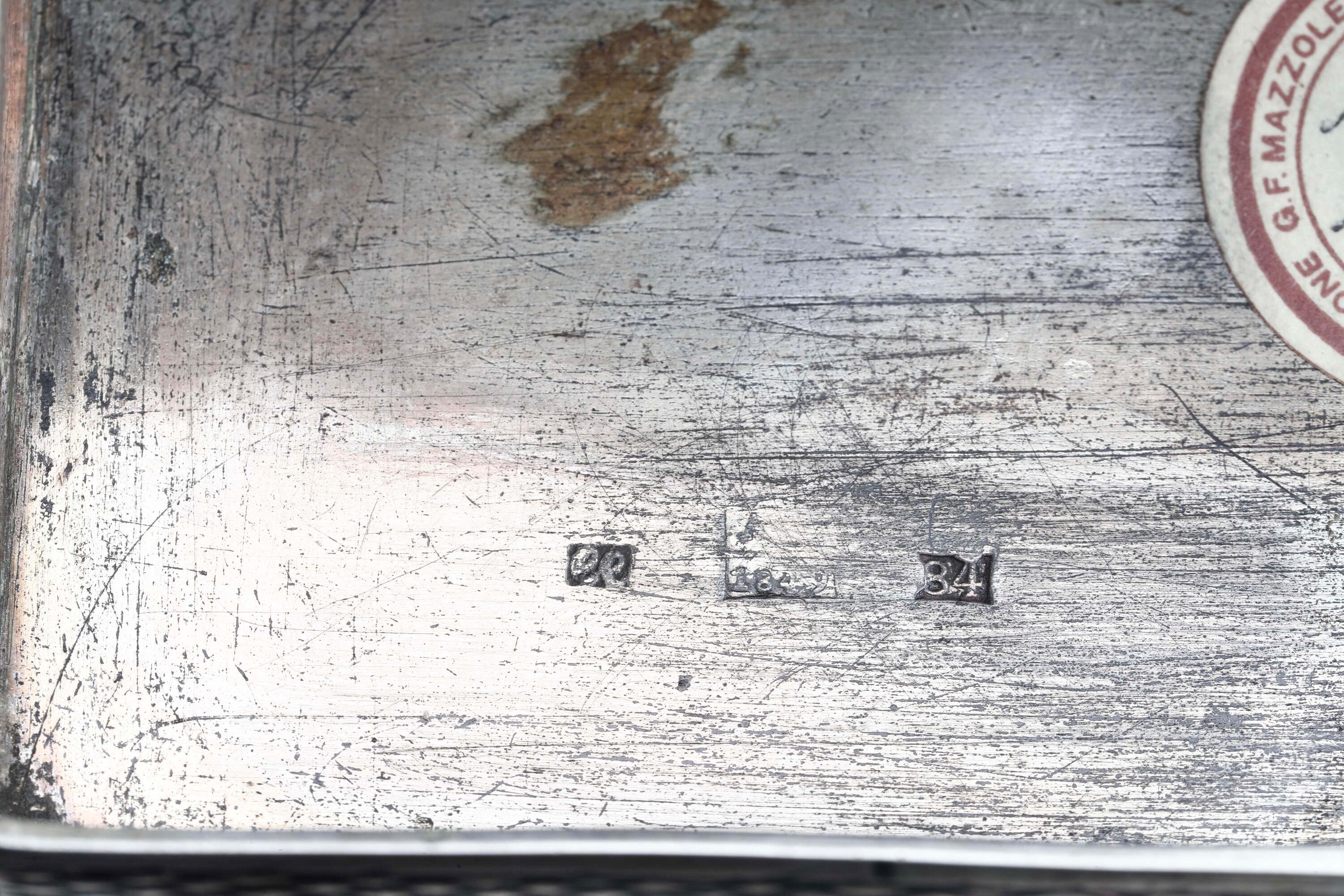 Tabacchiera, Mosca, 1849, argento fuso sbalzato cesellato e niellato
