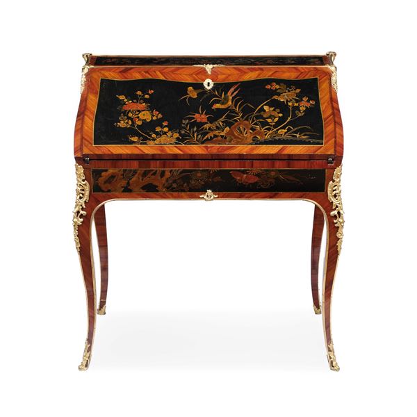 Scrittoio da centro lastronato in palissandro e laccato. Francia, XVIII-XIX secolo