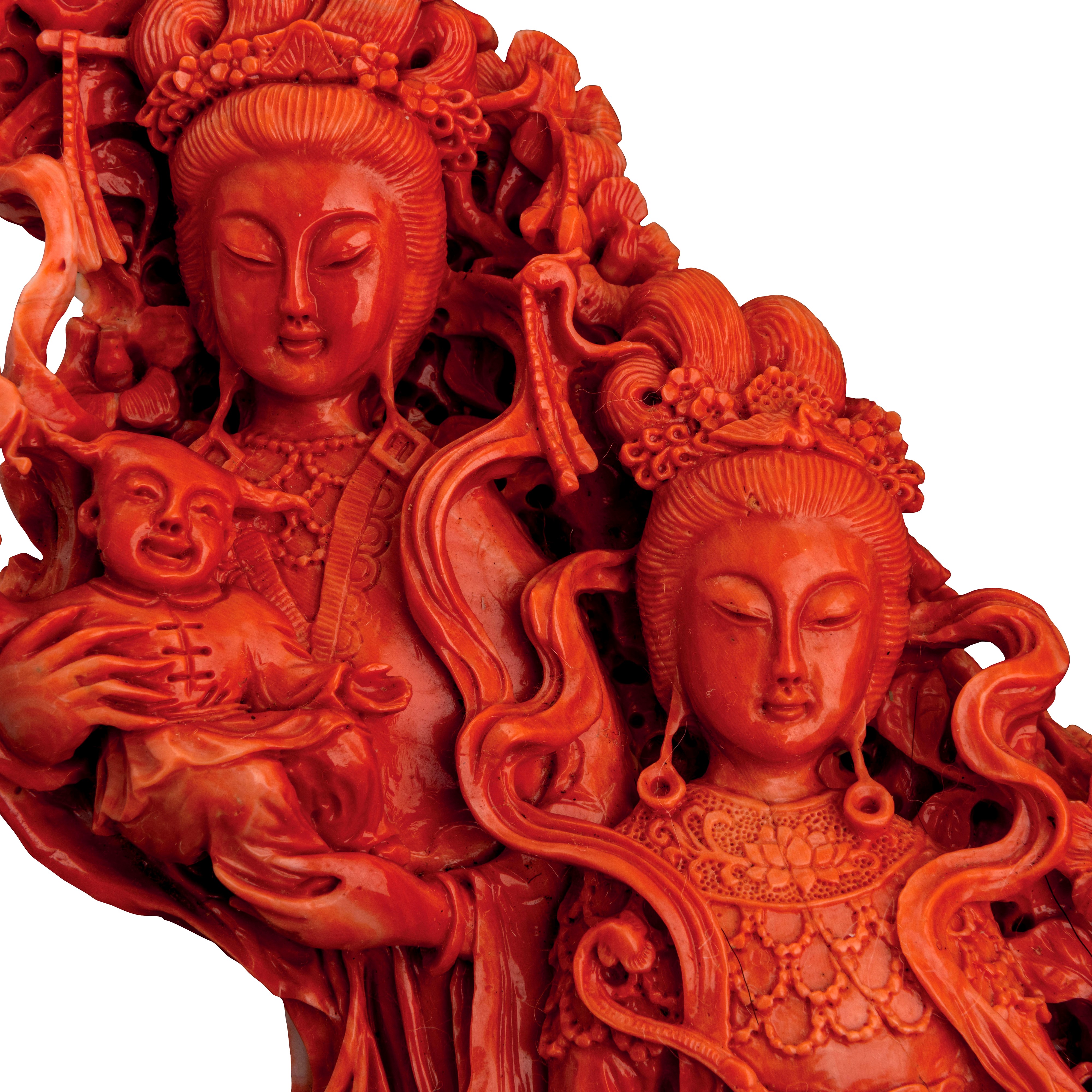 Importante e Monumentale Corallo Rosso Scolpito con Raffigurazioni di Guanyin, Fanciulle e Vegeta...