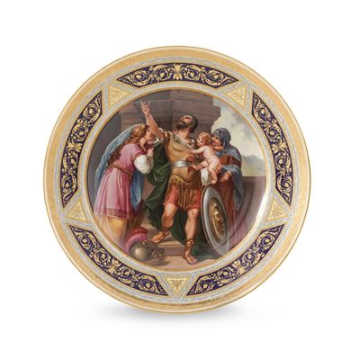 Vienna, 1823, Piatto in porcellana policroma e dorata con scena del commiato di Ettore
