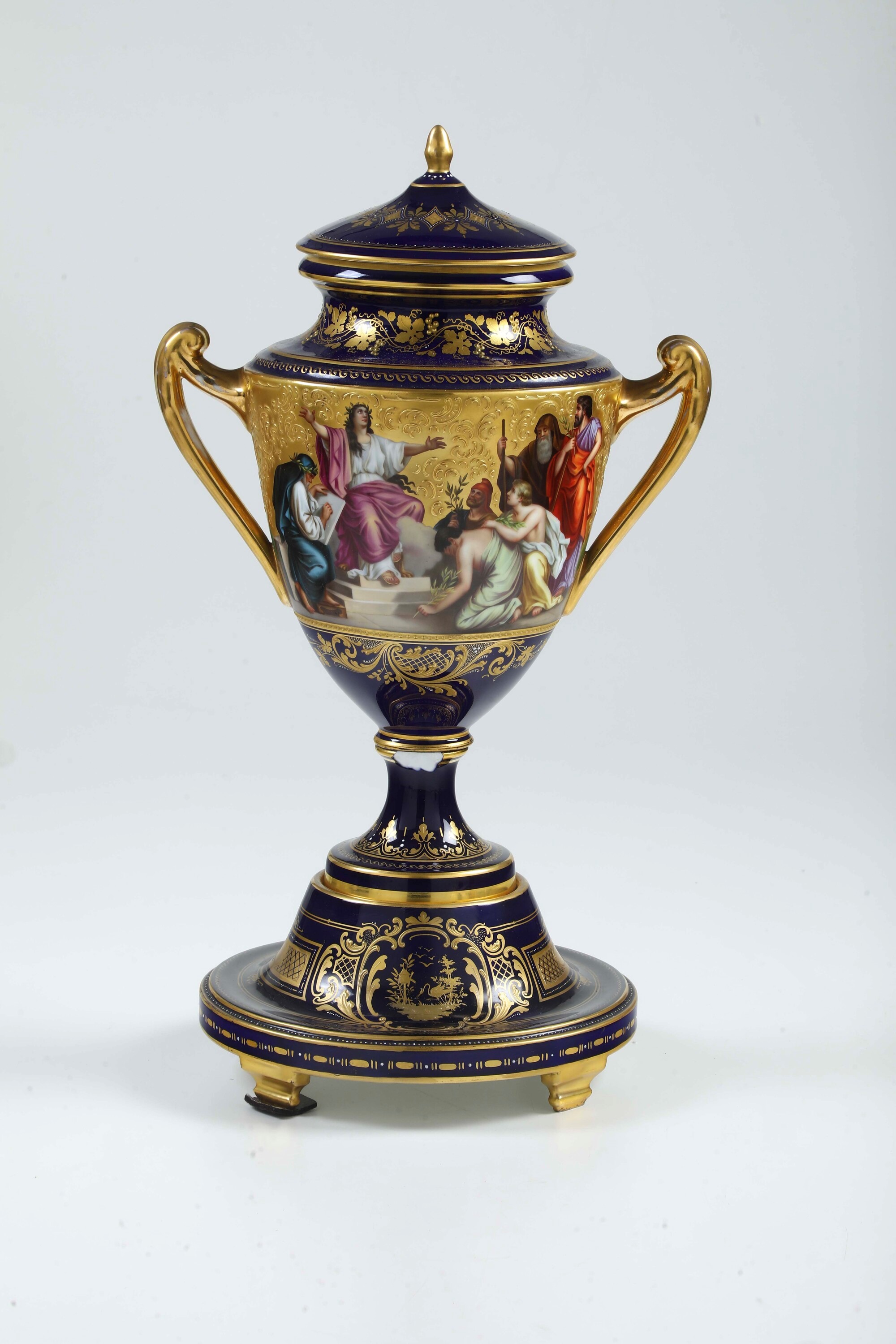 Pseudo scudo di Vienna (marca), Vaso da parata boemo, porcellana, XX secolo
