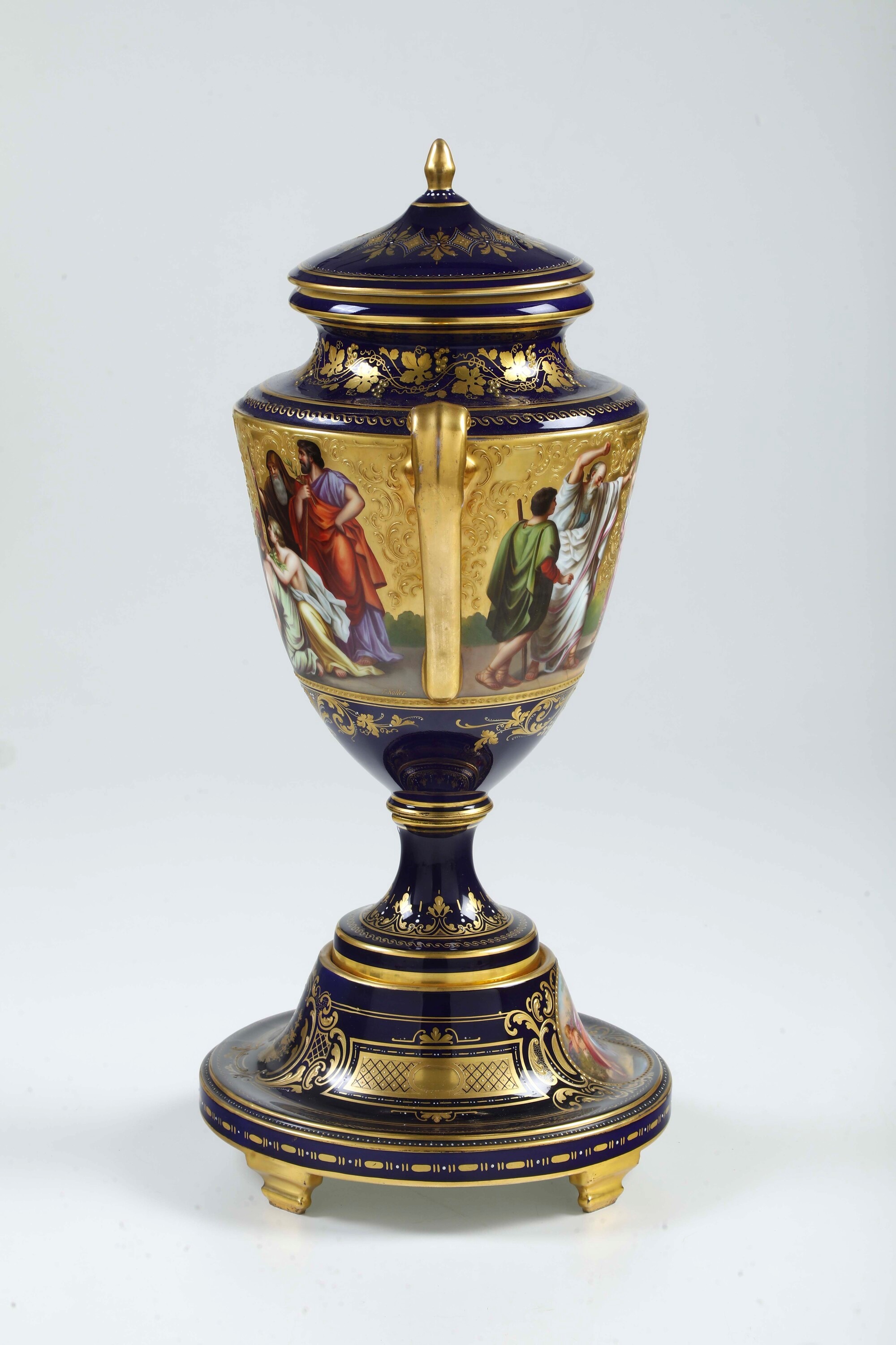 Pseudo scudo di Vienna (marca), Vaso da parata boemo, porcellana, XX secolo