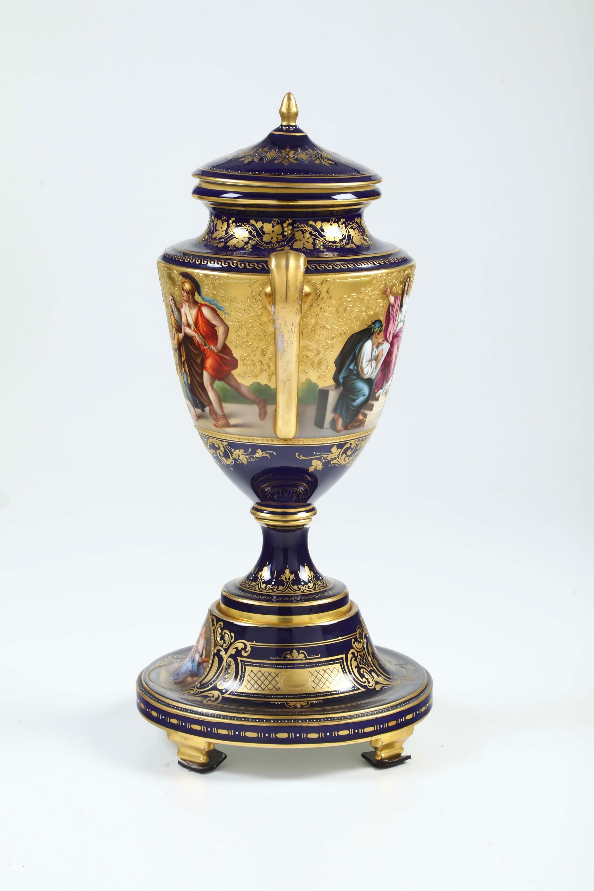 Pseudo scudo di Vienna (marca), Vaso da parata boemo, porcellana, XX secolo
