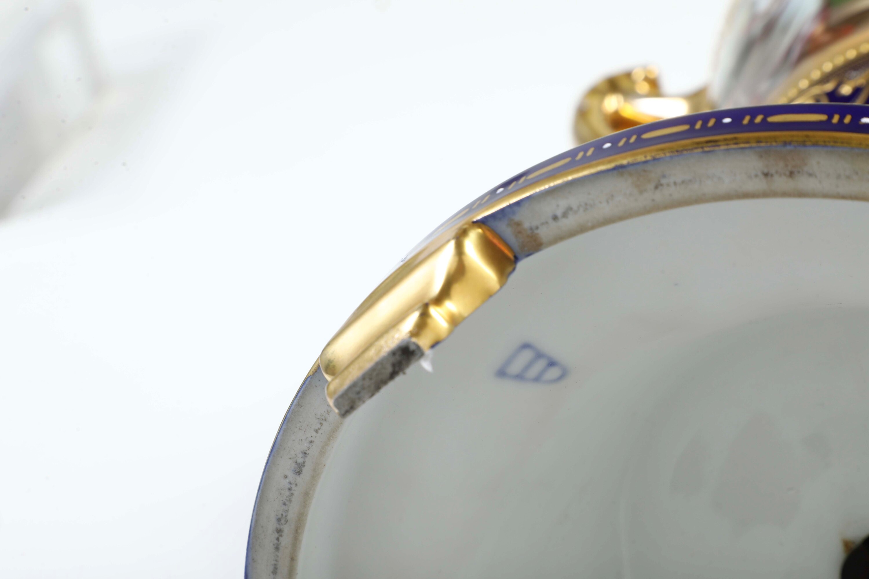 Pseudo scudo di Vienna (marca), Vaso da parata boemo, porcellana, XX secolo